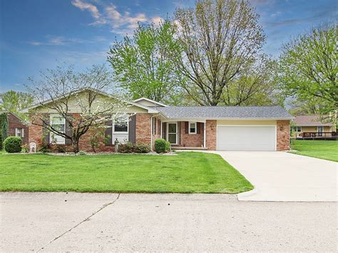 It contains 6 bedrooms and 3 bathrooms. . Zillow charleston il